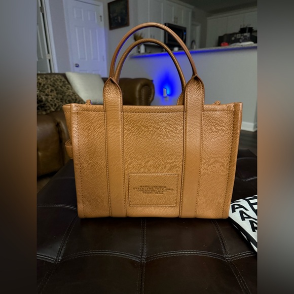 Authentic Marc Jacobs Leather Medium Argan Oil Tote - Picture 2 of 7
